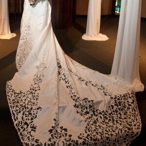 Alfred Angelo Ivory Wedding Dress Size 6 with Veil and Stunning Train, Strapless
